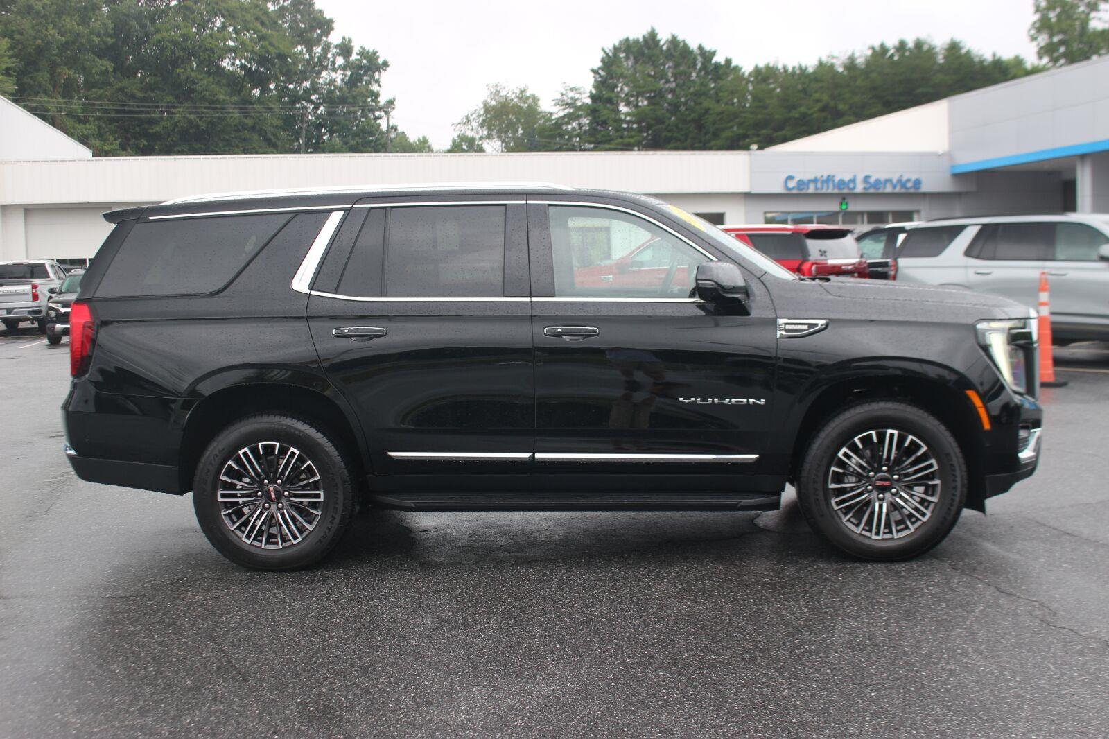 Used 2026 Onyx Black GMC Elevation image 8