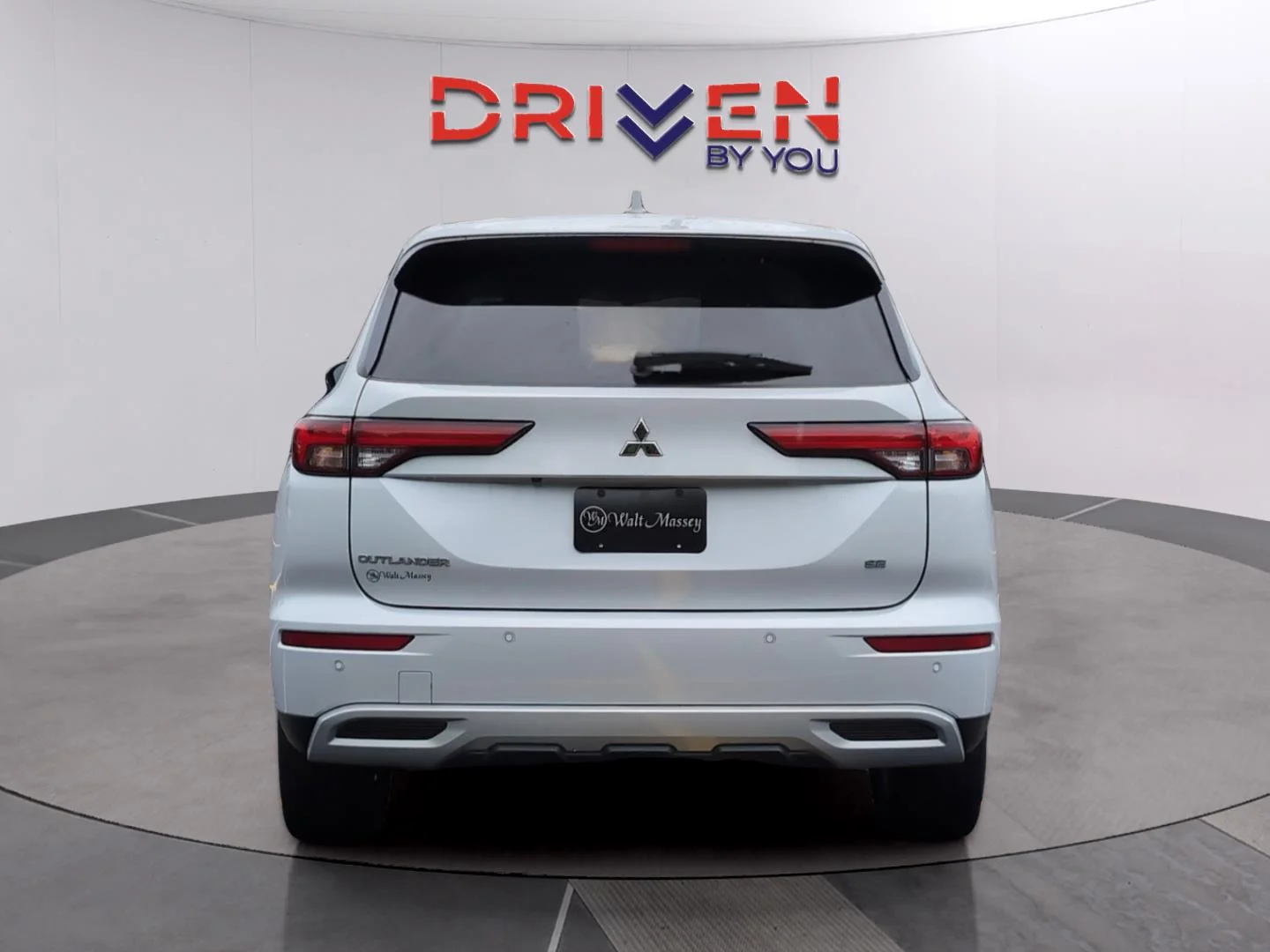 Used 2022 White Diamond Mitsubishi Black Edition image 4