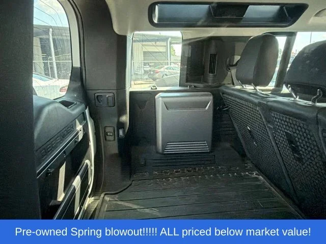Used 2020  Land Rover SE image 14