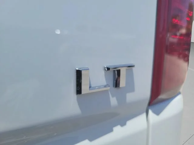 New 2026 Summit White Chevrolet LT image 32