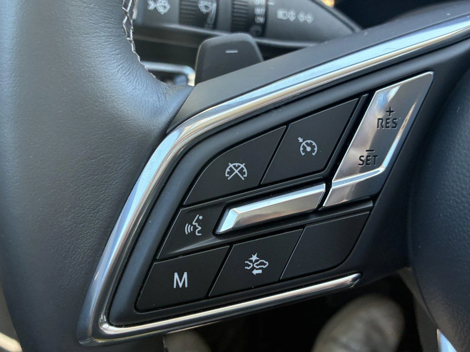 Used 2024 Moonstone Gray Metallic Buick Avenir image 24