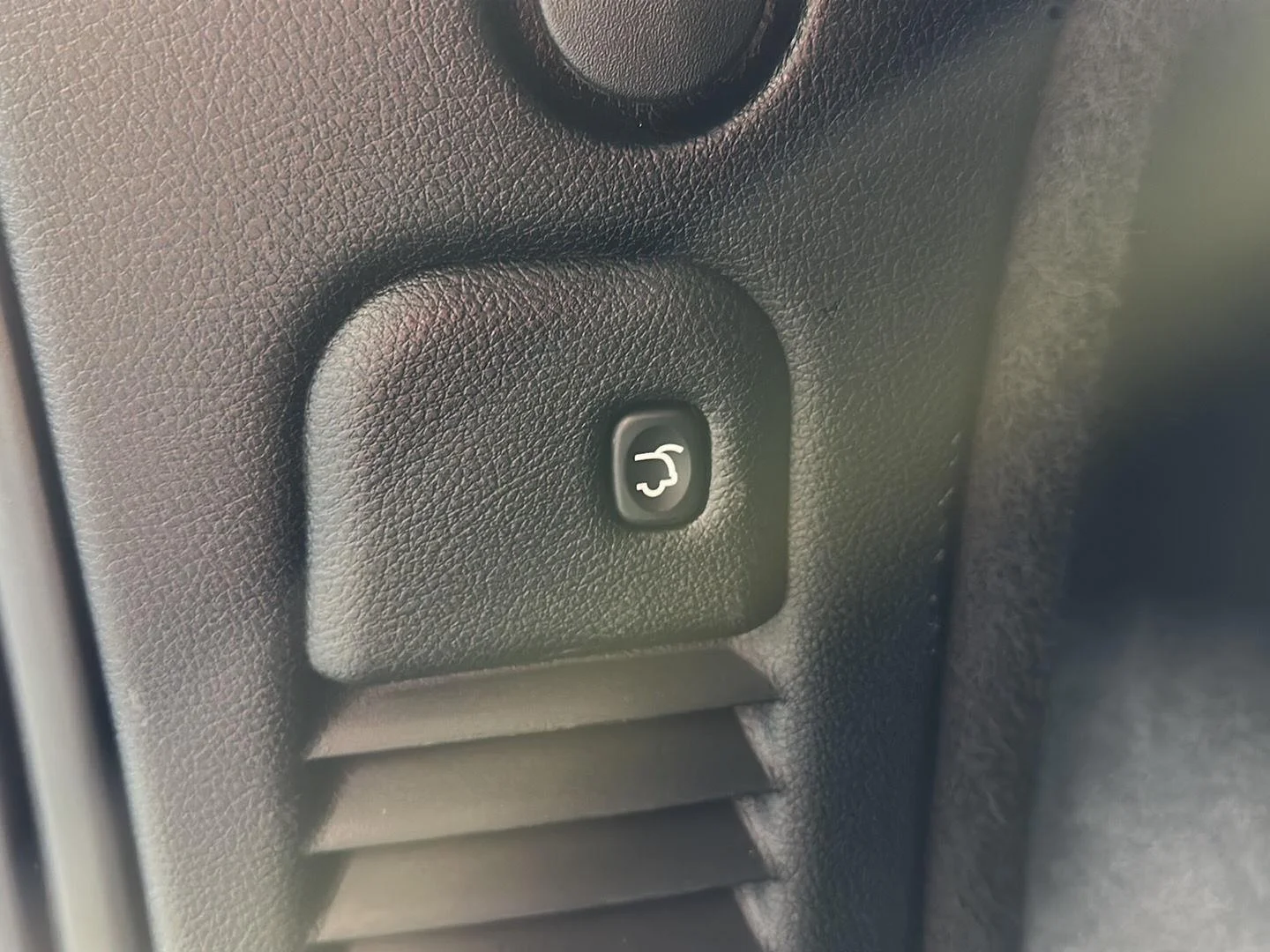 Used 2025 Vapour Grey Dodge R/T image 30