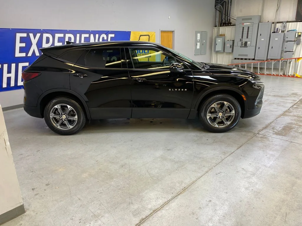 Used 2025 Black Chevrolet LT image 8