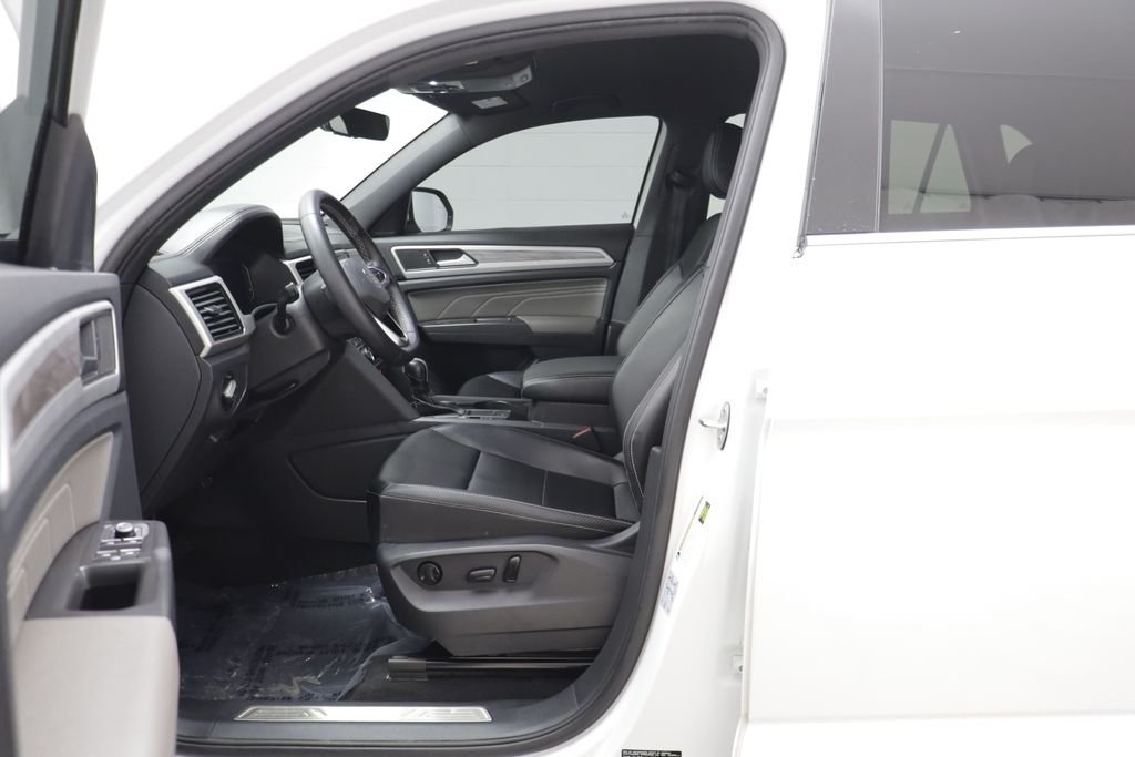 Used 2022 White Volkswagen 3.6L V6 SE w/Technology image 5