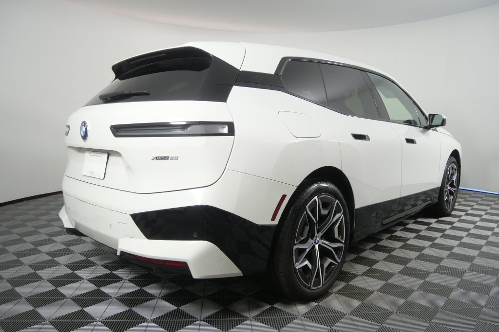Certified Used 2024 Alpine White BMW xDrive50 image 4