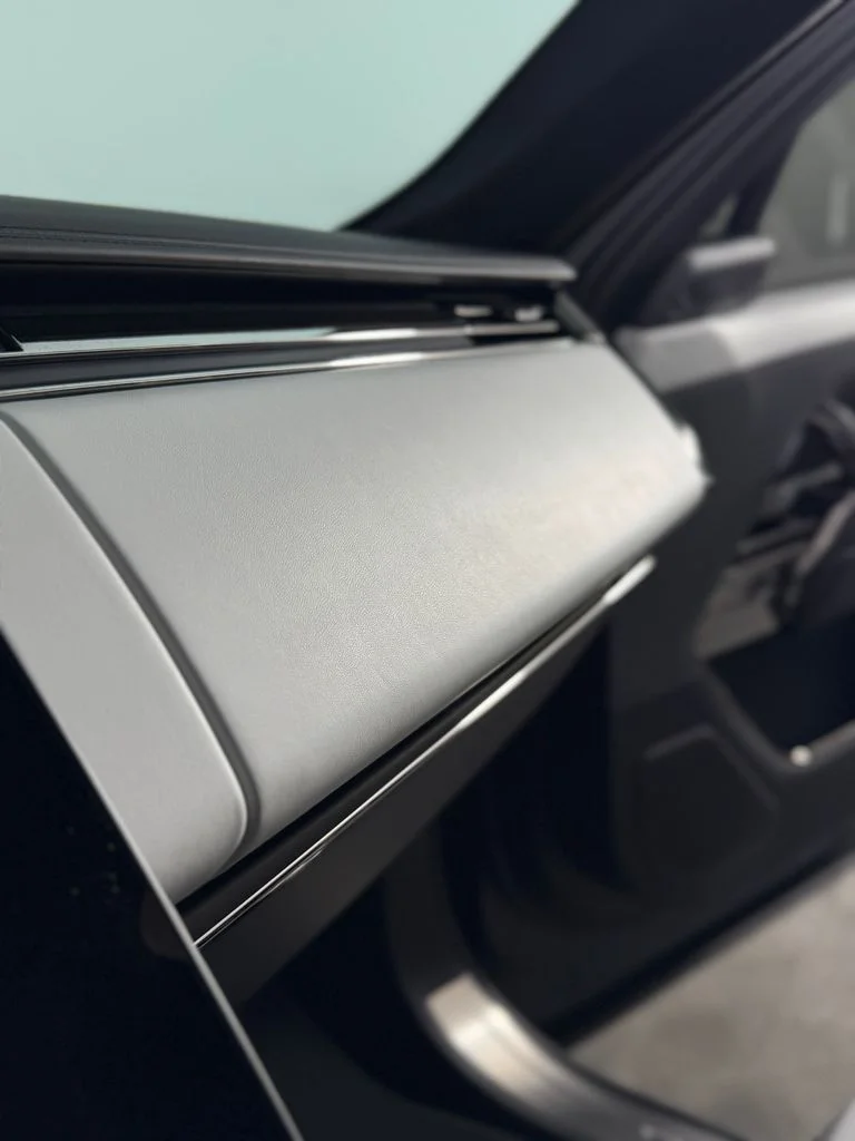 Used 2025 Velocity Blue SV Bespoke Ultra Metallic Satin Land Rover SV Edition Two image 29