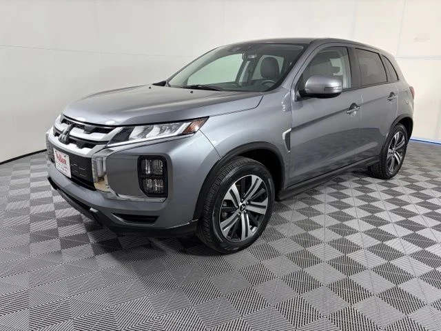 Used 2025 Gray Mitsubishi 2.0 S image 3