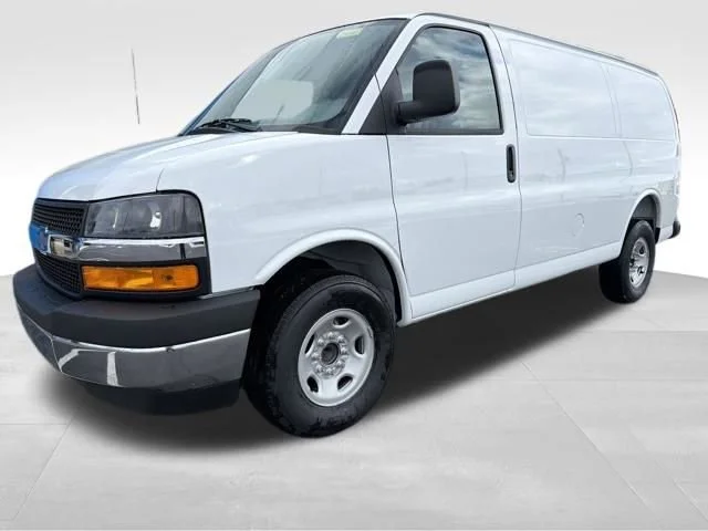 2026 Chevrolet Express 2500 Work Van HD's photo