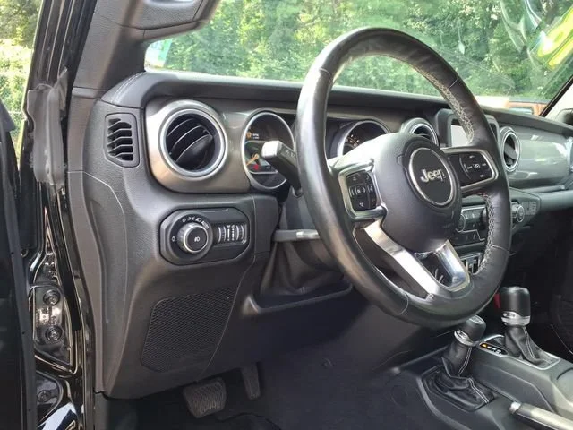 Used 2018 Black Jeep Sahara 4x4 image 18