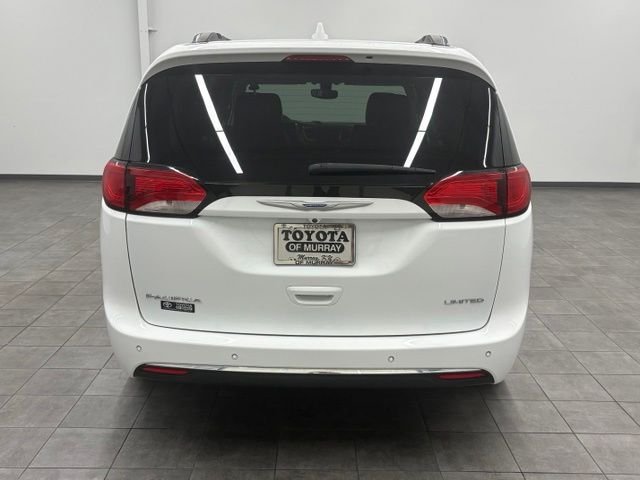 Used 2018 White Chrysler Limited image 3
