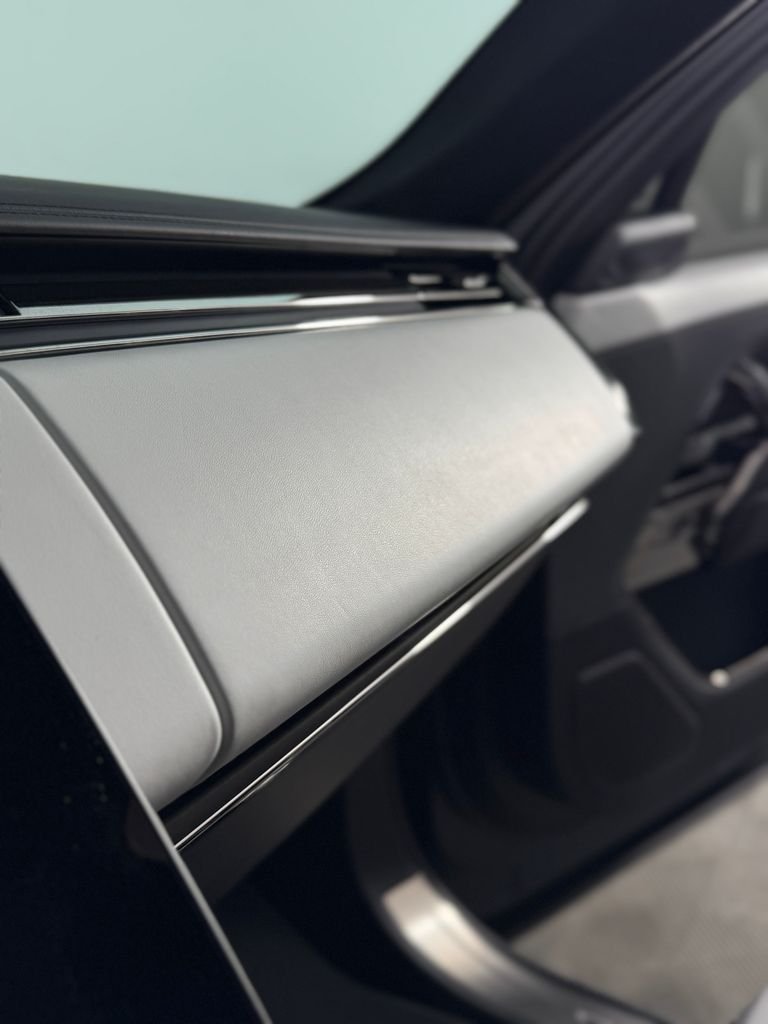 Used 2025 Velocity Blue SV Bespoke Ultra Metallic Satin Land Rover SV Edition Two image 29