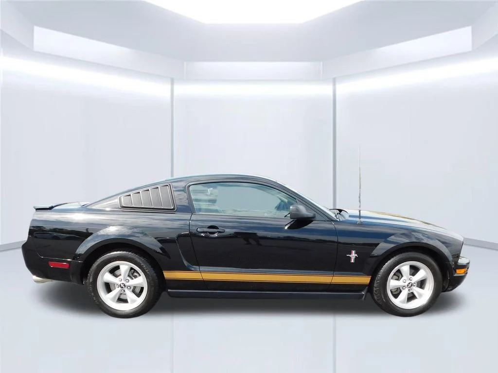 Used 2008 Black Ford V6 Premium image 2