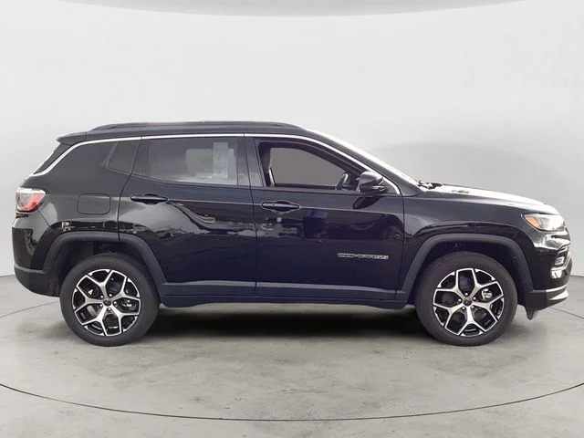 New 2026 Diamond Black Jeep LIMITED 4X4 image 7