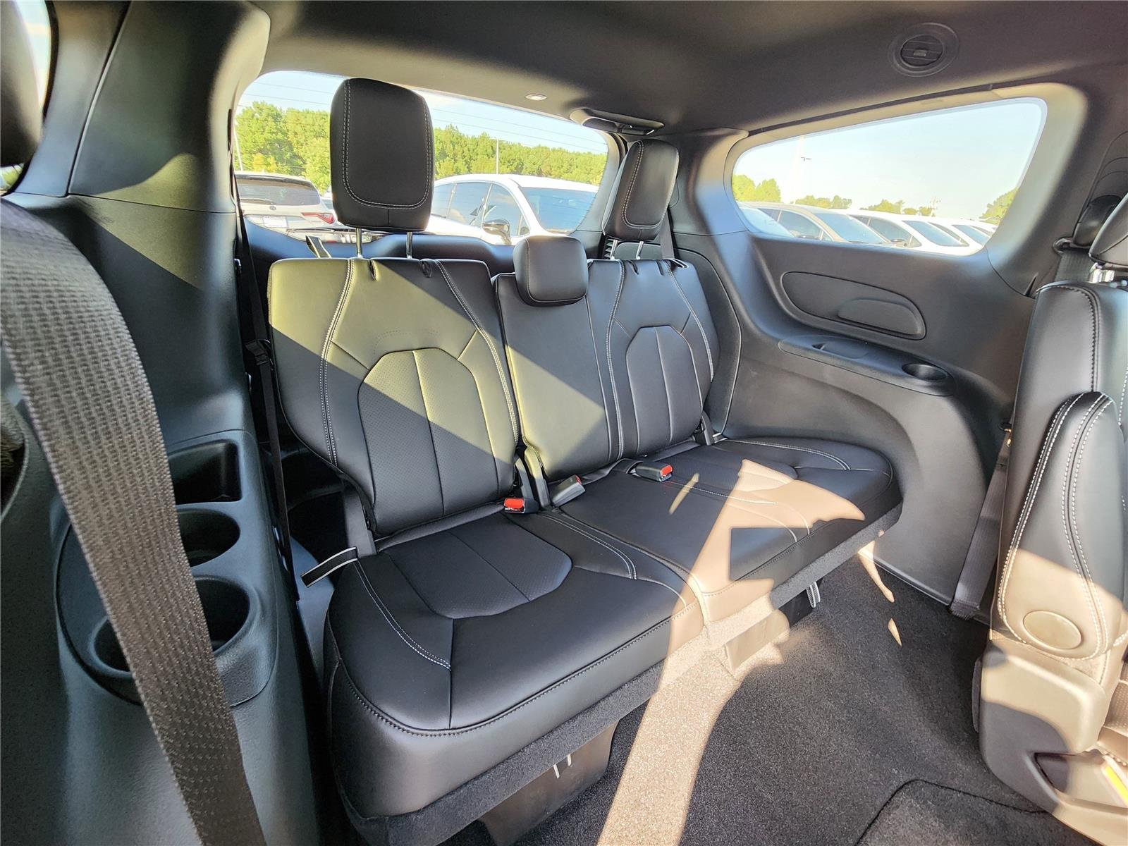 2026 Chrysler Pacifica Select - Photo 9