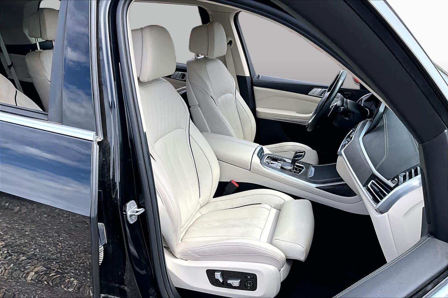 Used 2022 Black Sapphire Metallic BMW xDrive40i image 7
