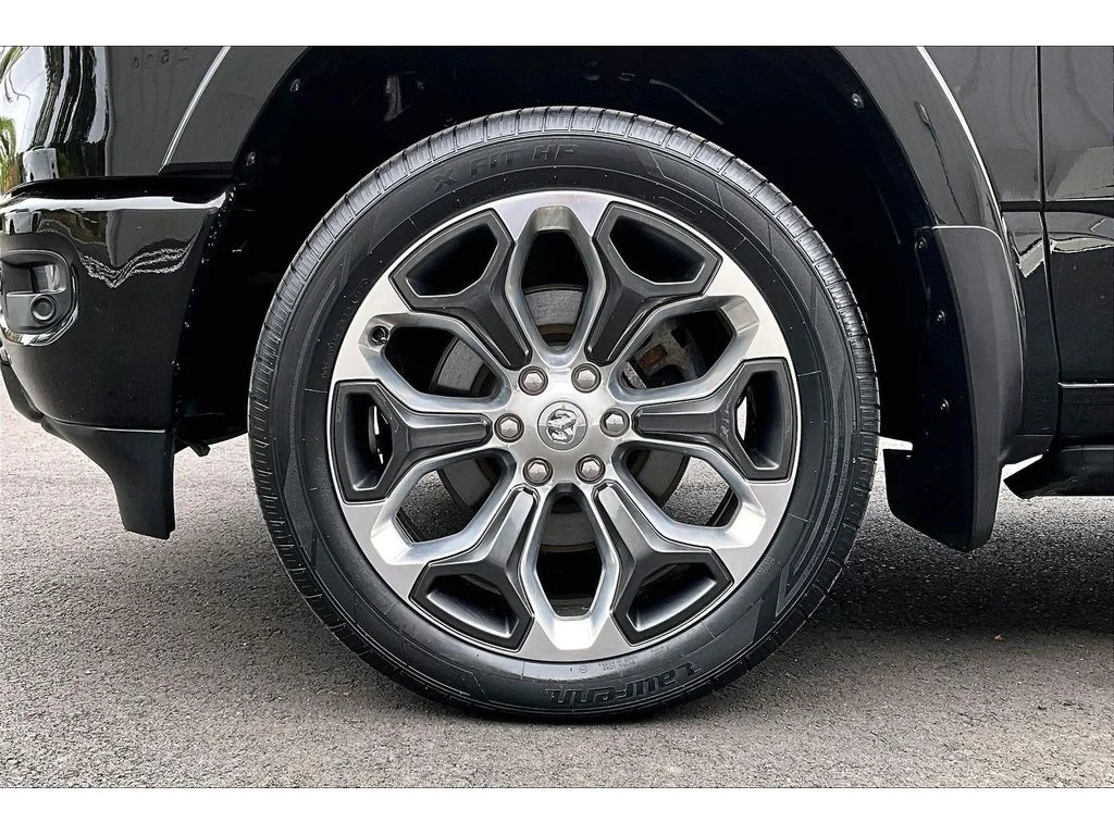 Used 2022 Diamond Black Crystal Pearlcoat Ram Limited image 9
