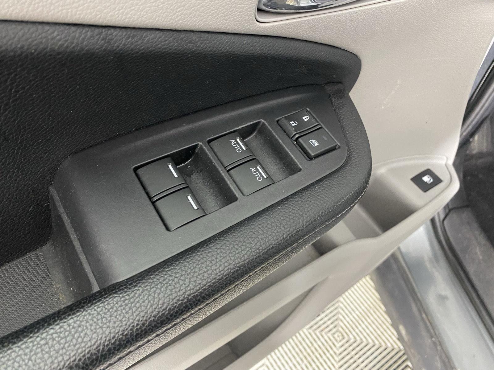 Used 2019 Forest Mist Metallic Honda RTL image 17