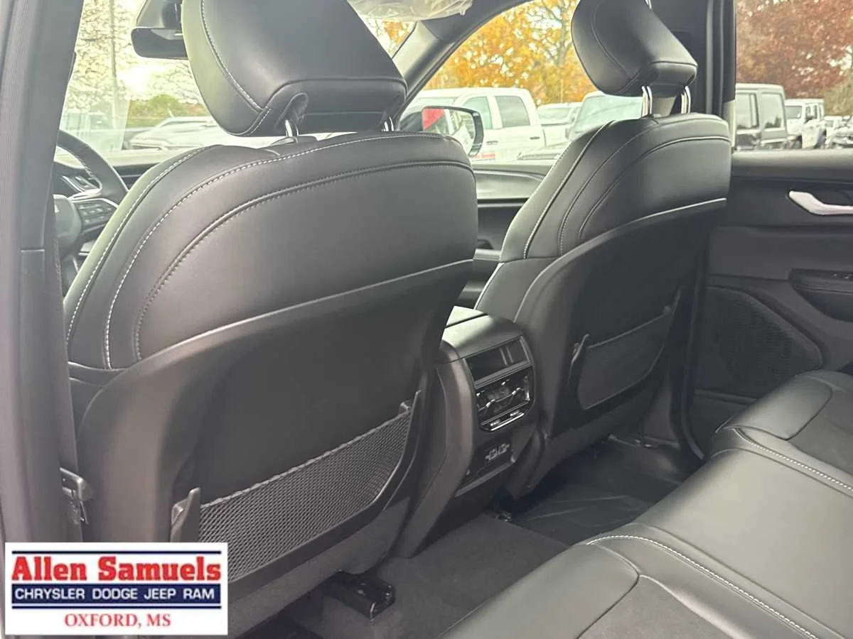 2025 Jeep Grand Cherokee Altitude - Photo 18