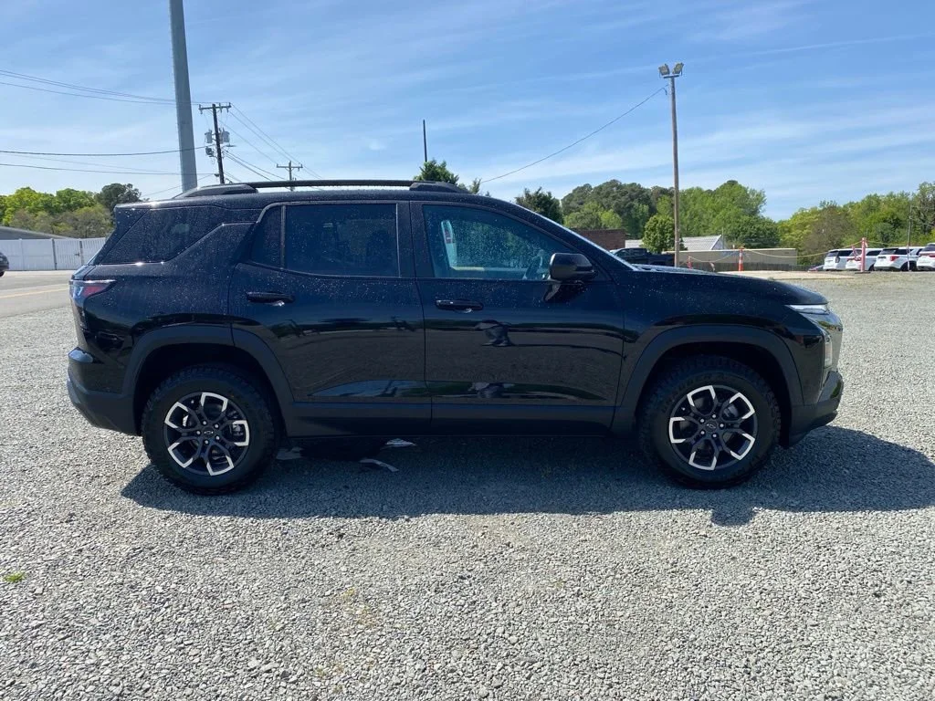 New 2026 Mosaic Black Metallic Chevrolet ACTIV image 2