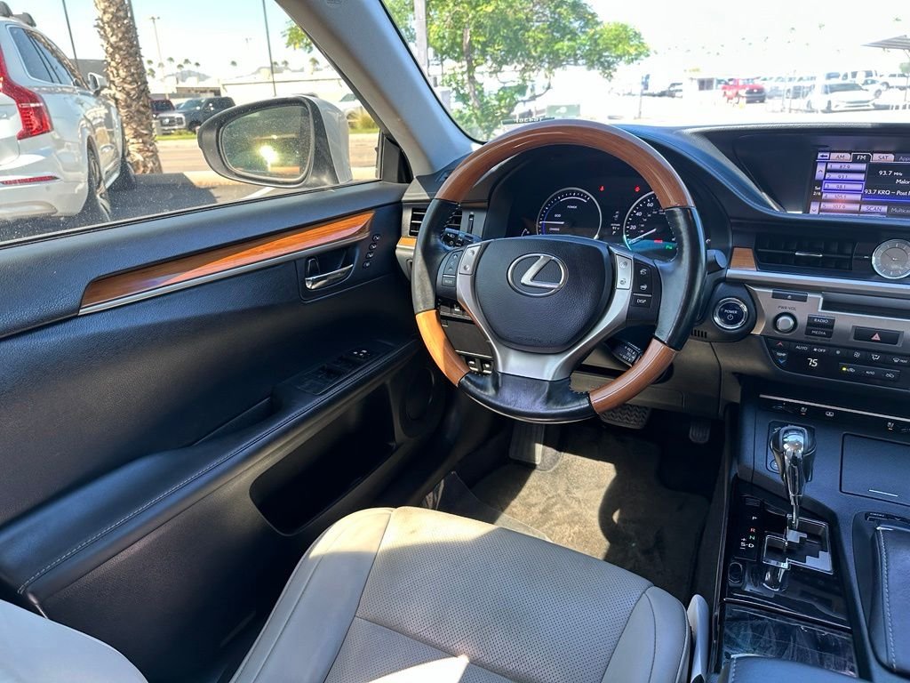 Used 2014 Silver Lexus 300h image 15