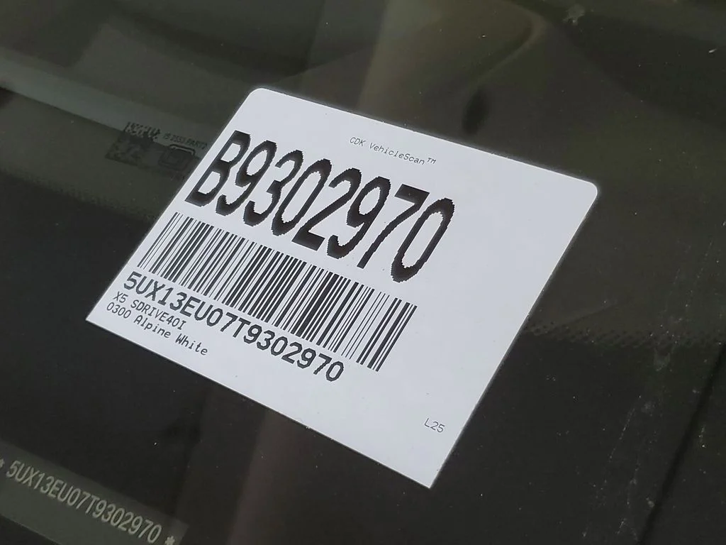 Used 2026 White BMW sDrive40i image 27