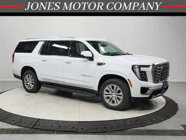 Used 2025 White GMC Denali image 1