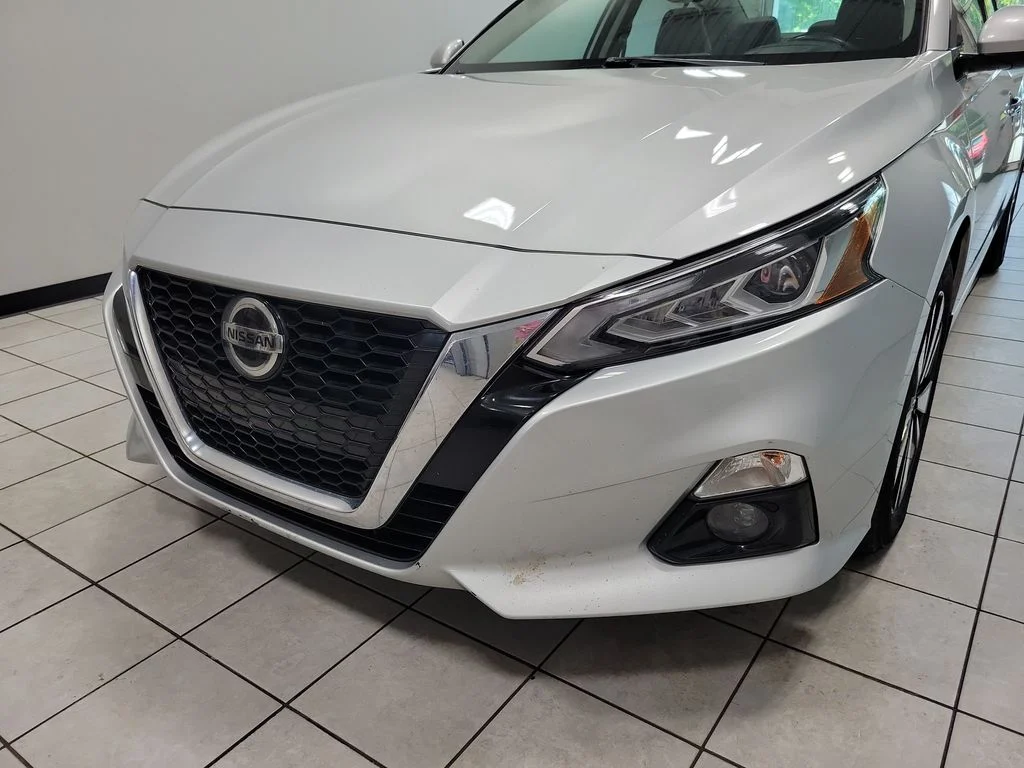 Used 2020 Silver Nissan 2.5 SL image 21