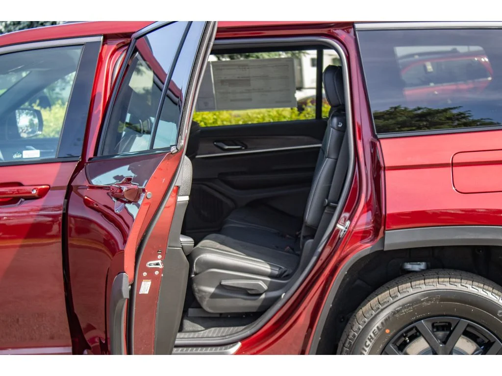 New 2026 Velvet Red Pearlcoat Jeep Laredo Altitude image 24
