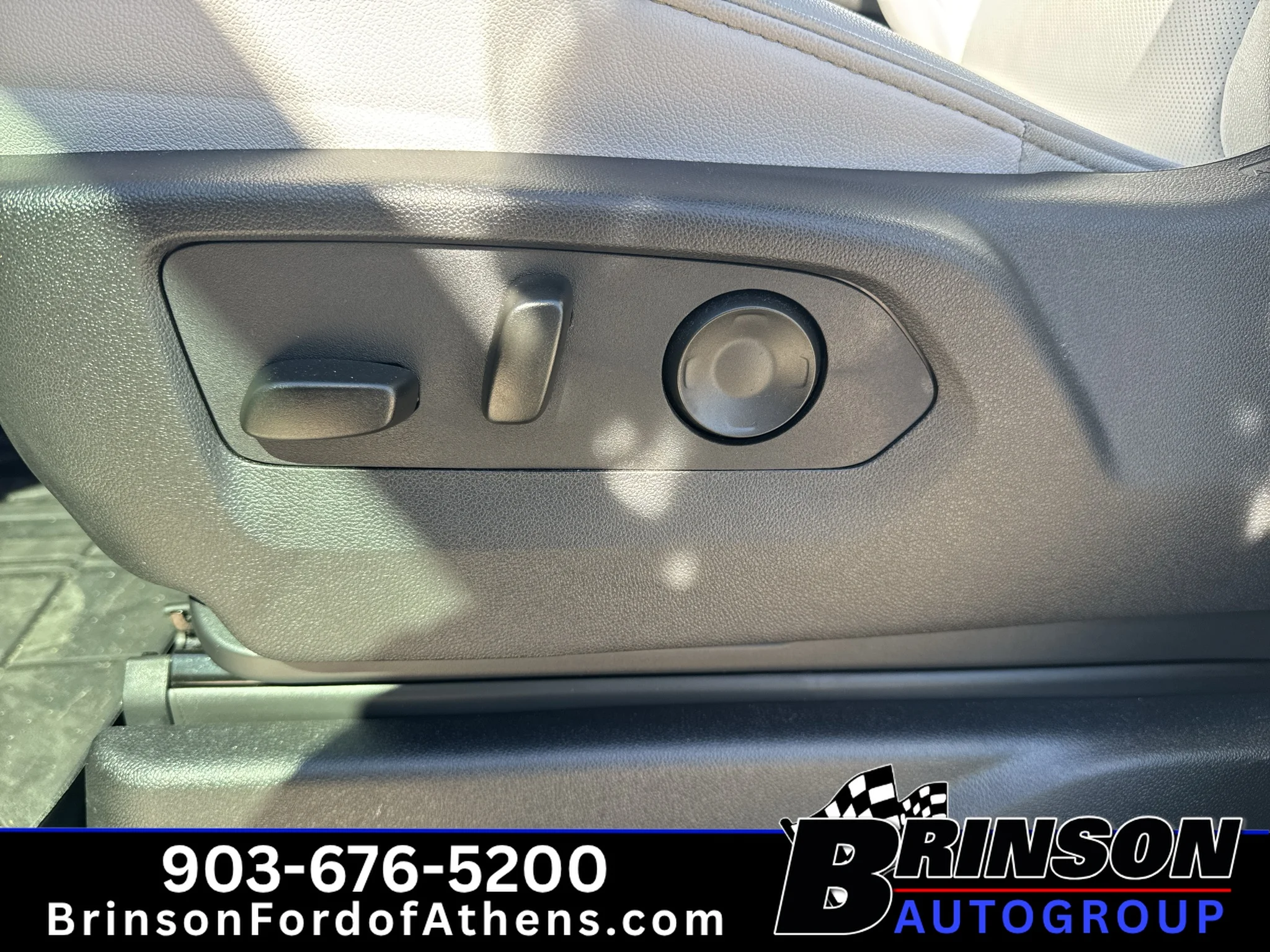 Used 2025 Iridescent Pearl Tricoat Chevrolet Premier image 21