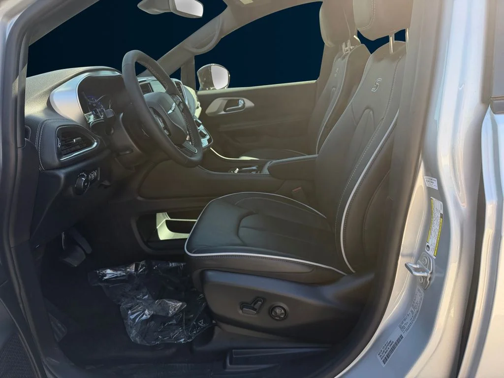 New 2026 Silver Chrysler Limited image 10