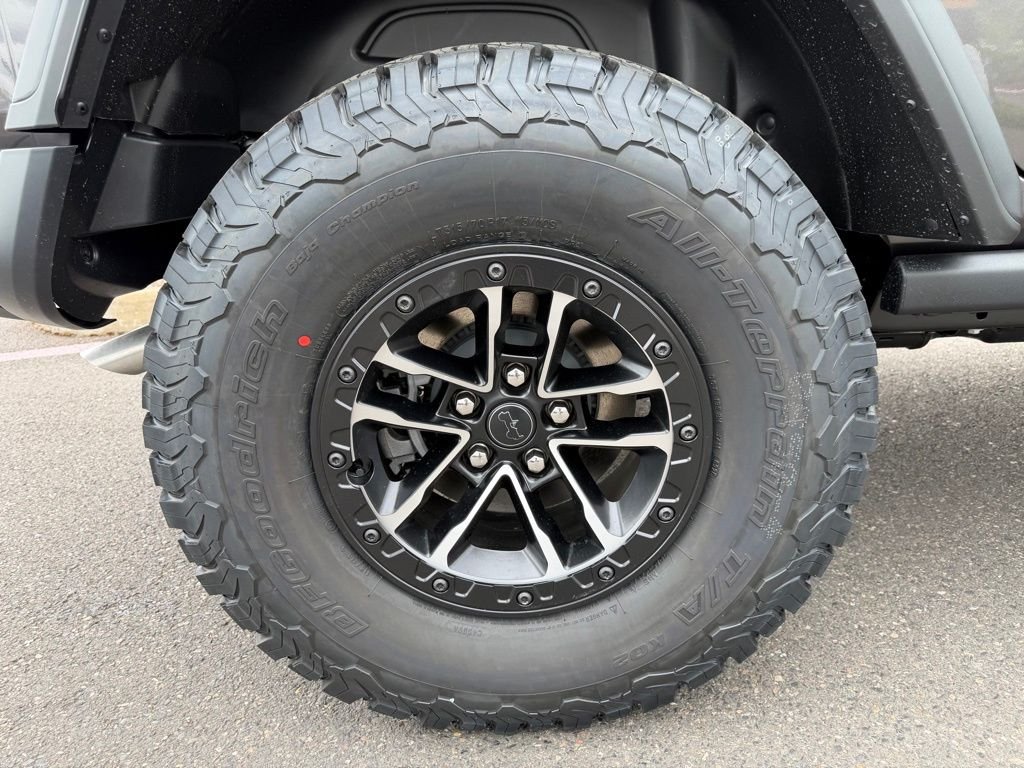New 2026 Granite Crystal Metallic Clear-Coat Exterior Paint Jeep Moab 392 image 9