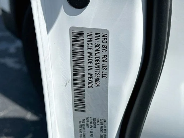 New 2026 Bright White Clearcoat Jeep Latitude image 30