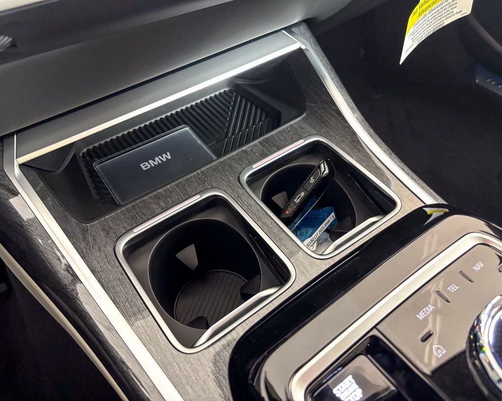 2025 BMW 7 Series 750e - Photo 44