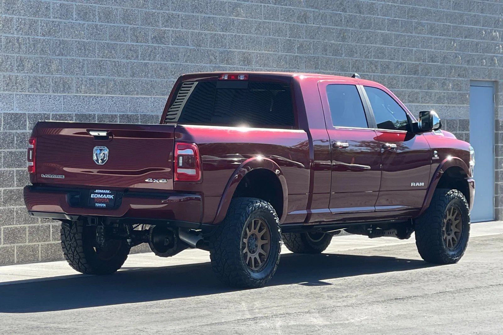 Used 2020 Delmonico Red Pearlcoat Ram Laramie image 3
