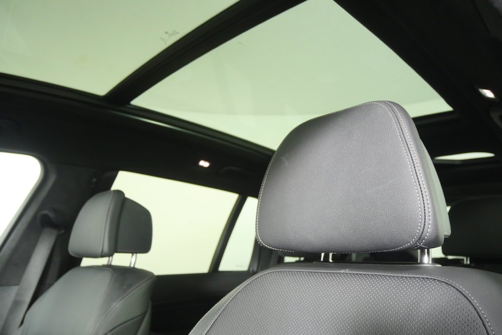 Used 2022 Black Sapphire Metallic BMW M50i image 12