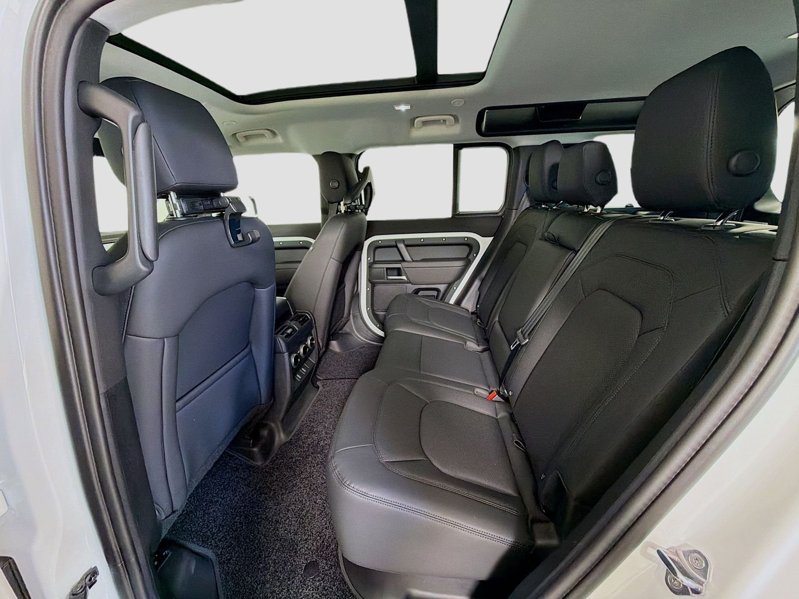 New 2026 Fuji White Land Rover S image 27