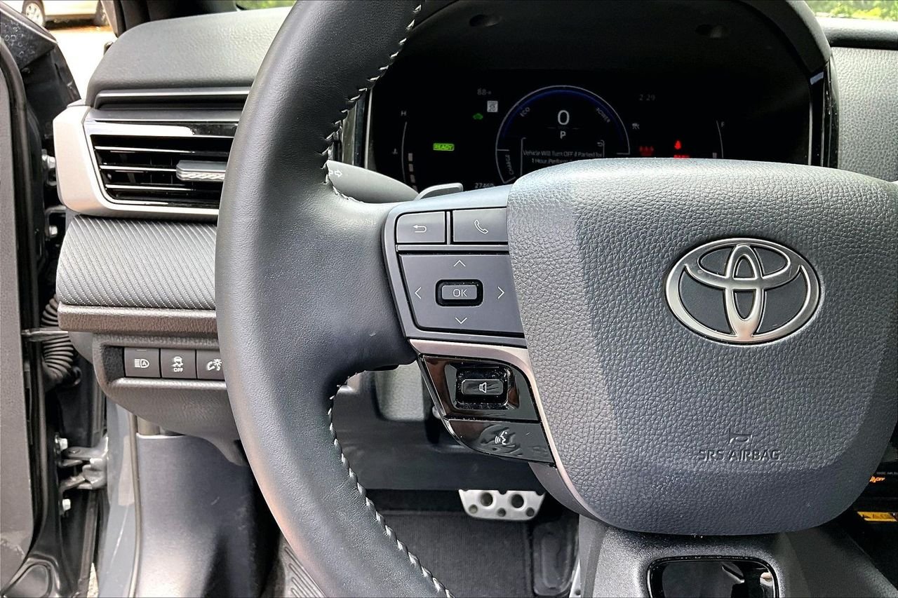 Used 2025  Toyota SE image 10