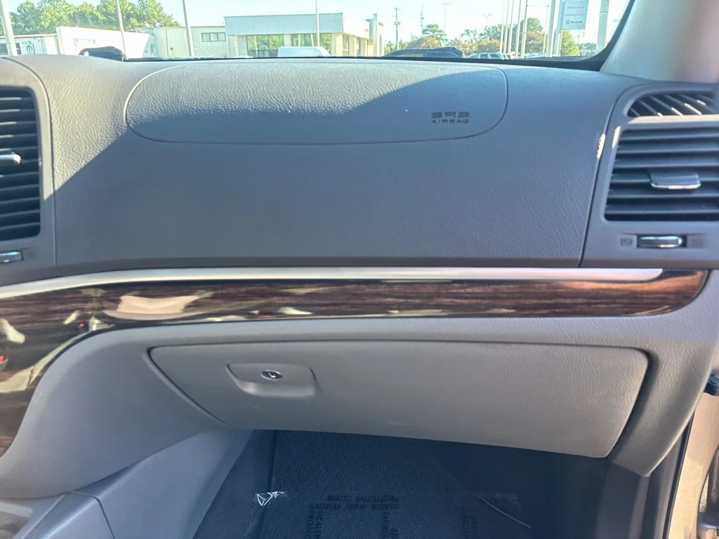 Used 2011 Gray Hyundai SE image 22