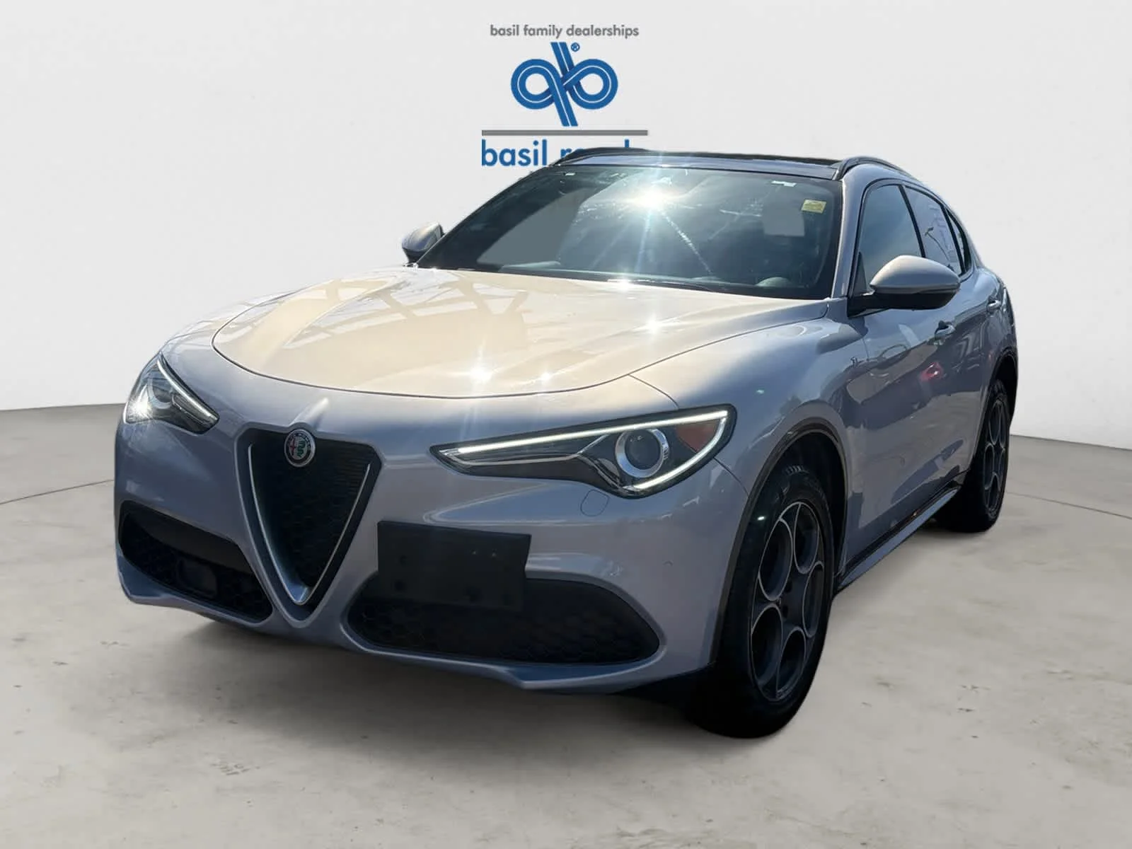 Used 2022 Moonlight Gray Metallic Alfa Romeo Ti image 2