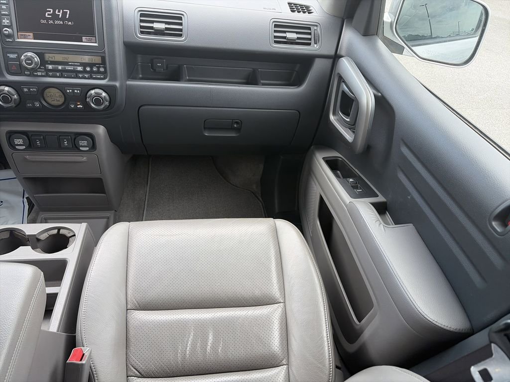 Used 2012 Silver Honda RTL image 17