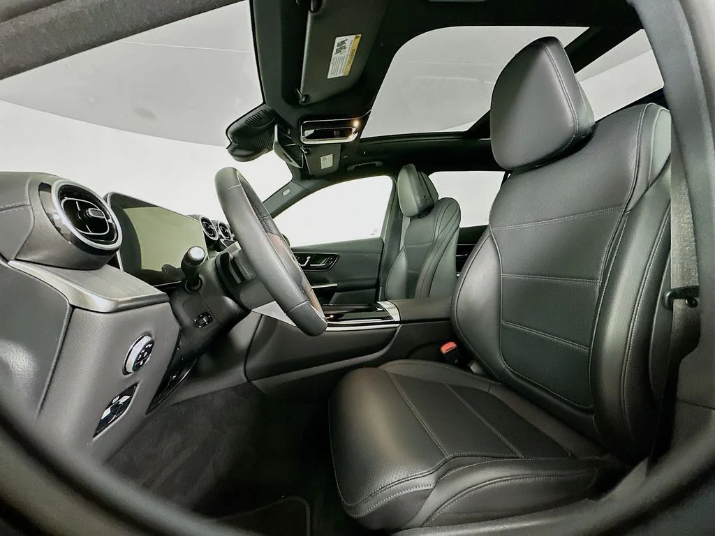 Used 2023 White Mercedes-Benz GLC 300 image 21