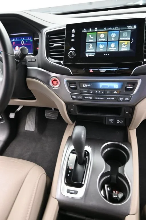 Used 2019 White Diamond Pearl Honda EX-L image 12
