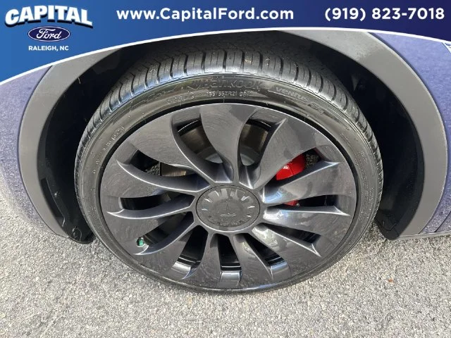 Used 2023  Tesla Performance image 13