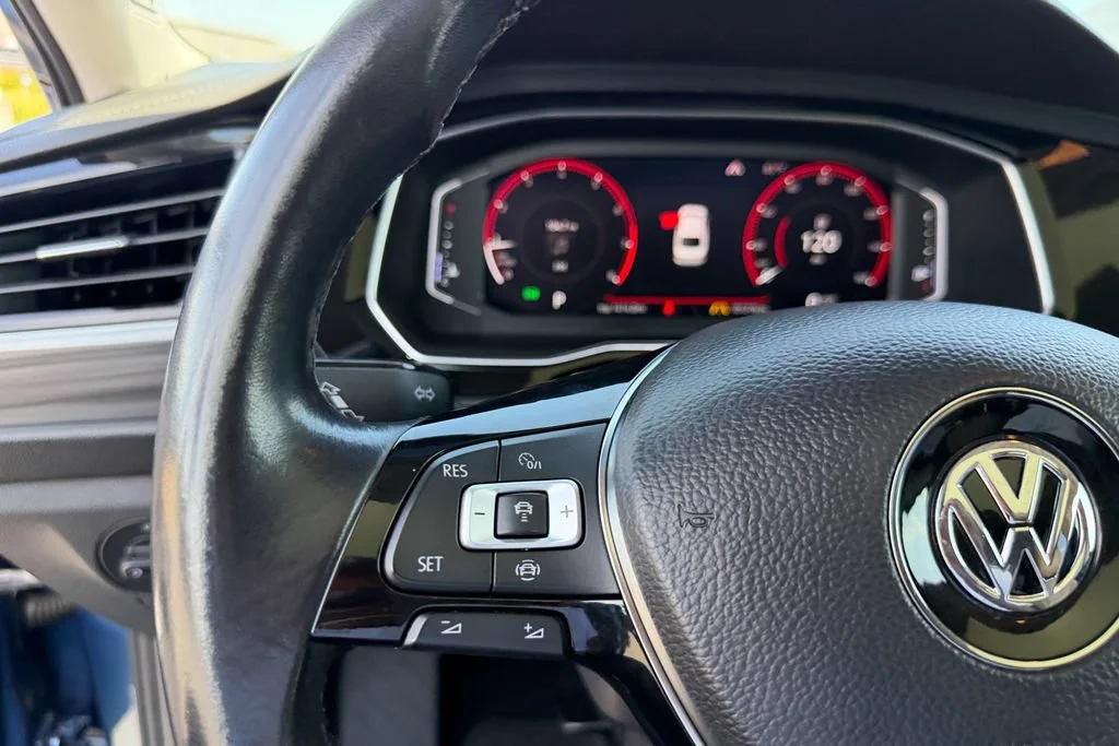 Used 2019 Blue Volkswagen SEL image 16