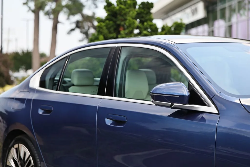 Used 2026 Phytonic Blue Metallic BMW 530i image 3