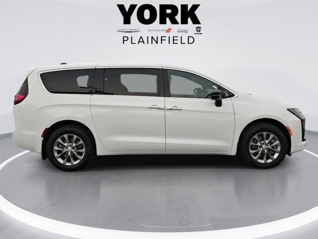 New 2027 Bright White Clear-Coat Exterior Paint Chrysler Select image 6