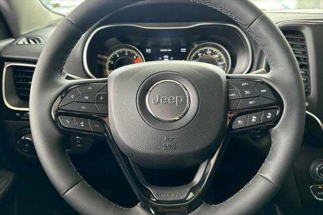 New 2023 Granite Crystal Metallic Clear-Coat Exterior Paint Jeep Altitude Lux image 24