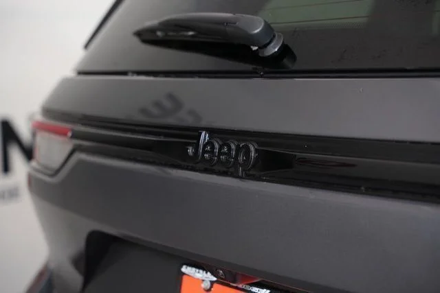 New 2026 Baltic Gray Metallic Clear-Coat Exterior Paint Jeep Altitude image 41