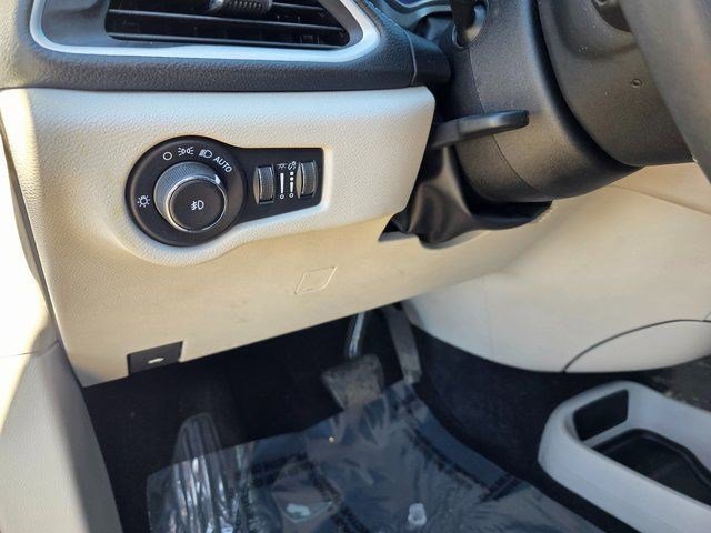 Used 2022 Fathom Blue Pearlcoat Chrysler Touring L image 23