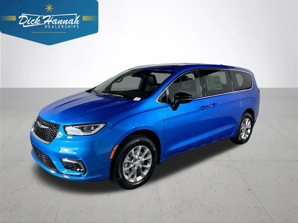 2026 Chrysler Pacifica Select AWD's photo